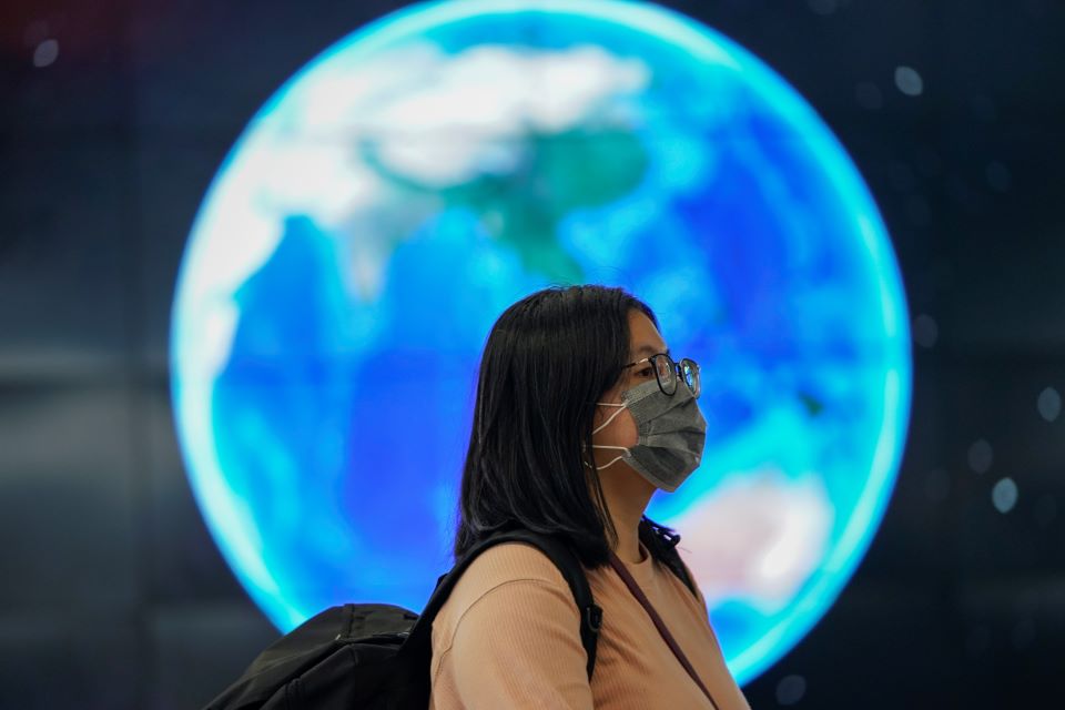 covid-19-οι-θεωρίες-συνωμοσίας-εκτοξεύτηκαν-562301221