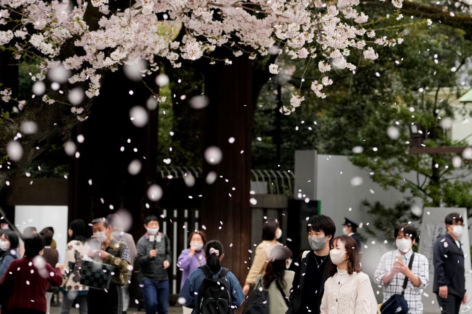 οι-πολίτες-του-τόκιο-βρήκαν-και-παρέδω-562325077