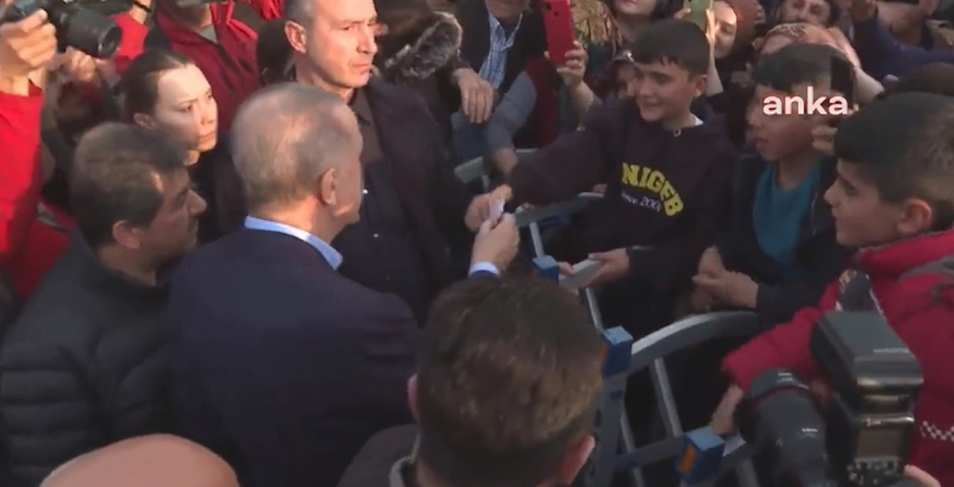 ερντογάν-συγγνώμη-και-μετρητά-στους-σ-562299403