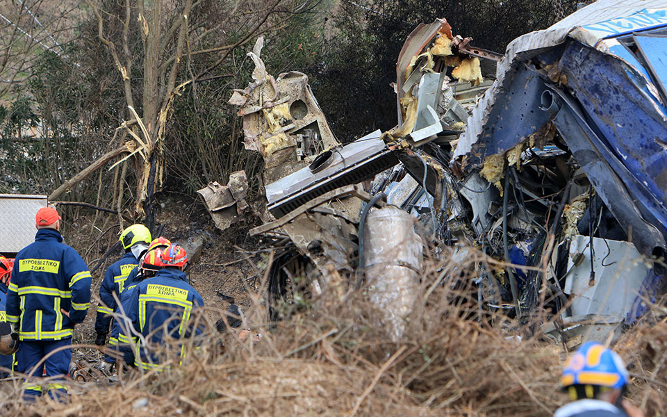 τραγωδία-στα-τέμπη-αγνοούμενοι-και-δύ-562300993