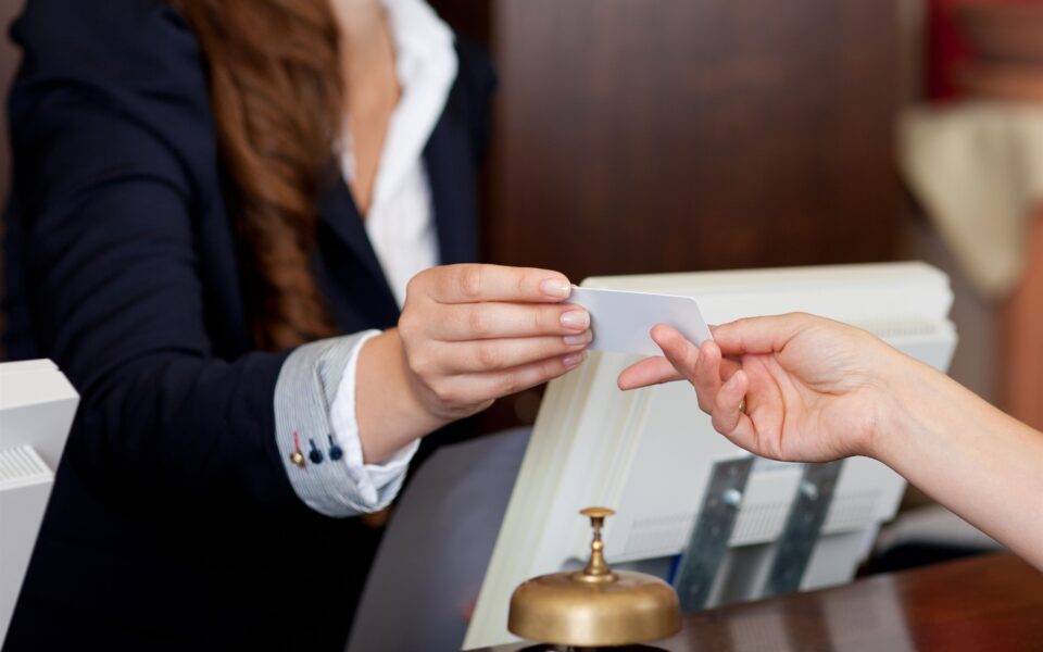 Οι εργαζόμενοι γυρίζουν την πλάτη στον τουρισμό – Οι 10 αιτίες για τις κενές θέσεις-2