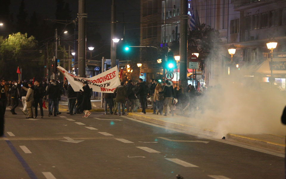 Eπεισόδια έξω από τα γραφεία της Hellenic Train-3