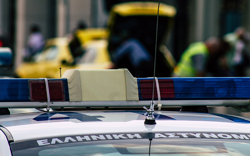 χειροπέδες-σε-51χρονο-που-έκανε-παραγγε-562302457