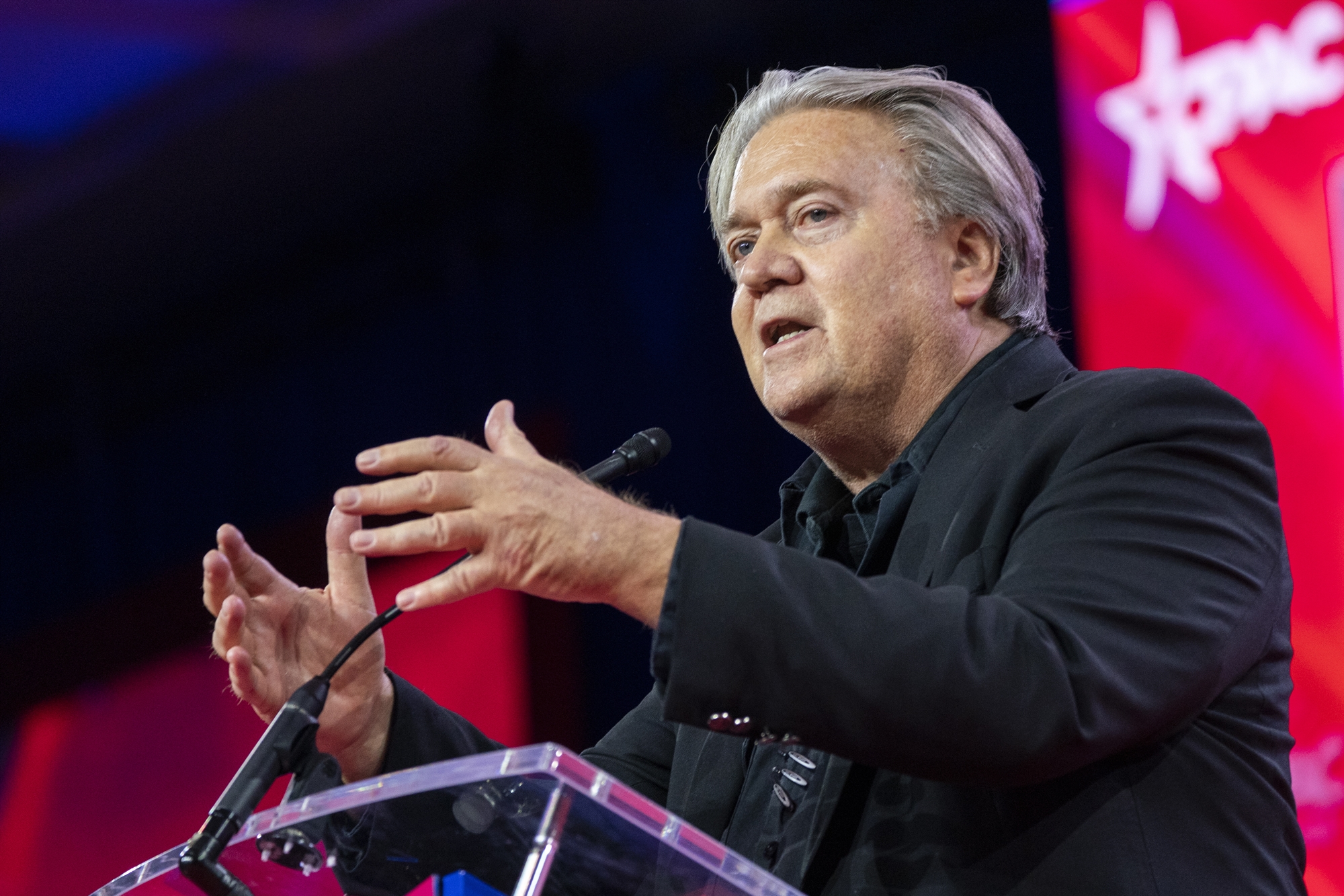 κινέζο-επιχειρηματία-ανακρίνουν-οι-α-562326307