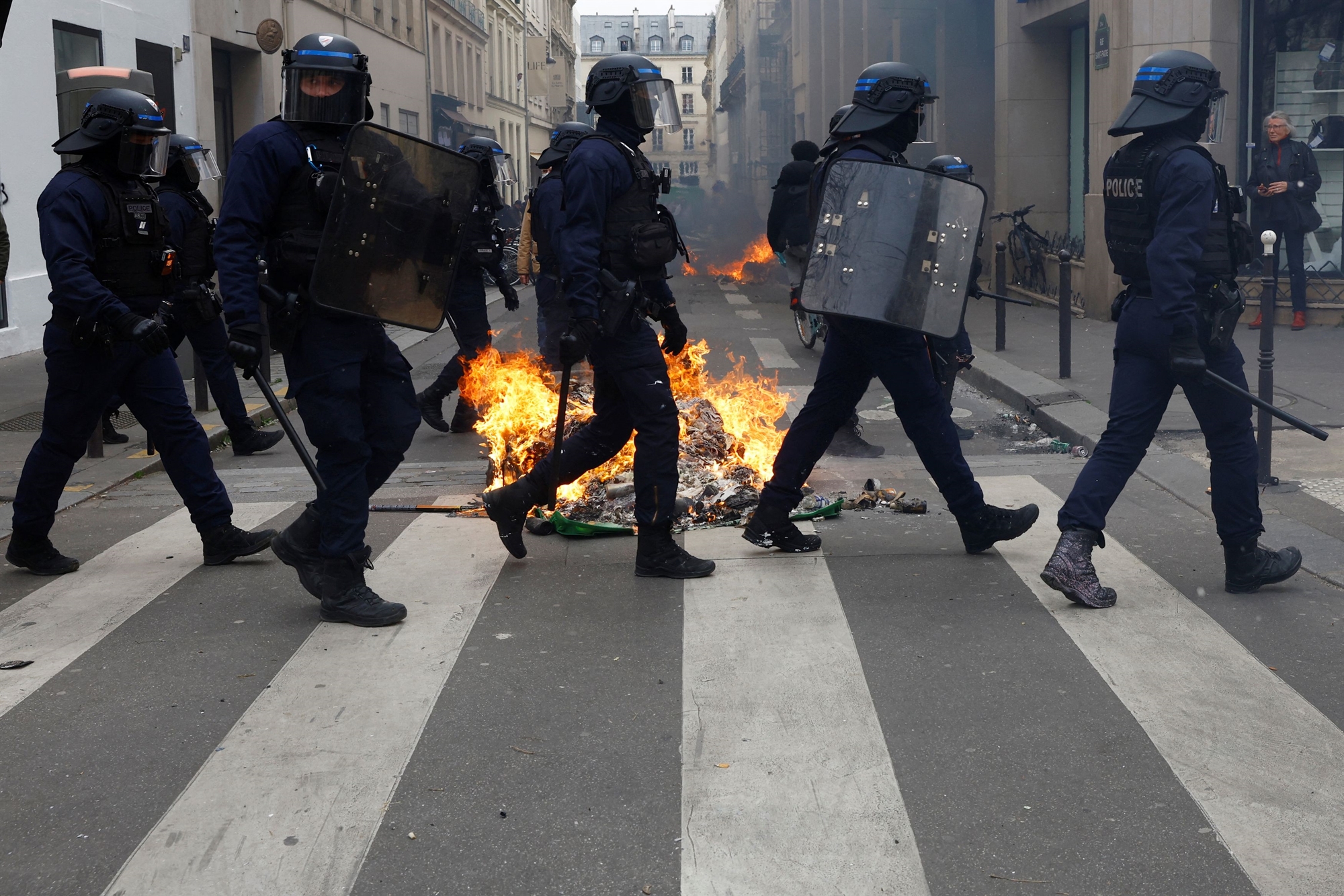 Γαλλία: Διαδηλώσεις χωρίς τέλος – Οργή μετά την προεδρική αδιαλλαξία-1