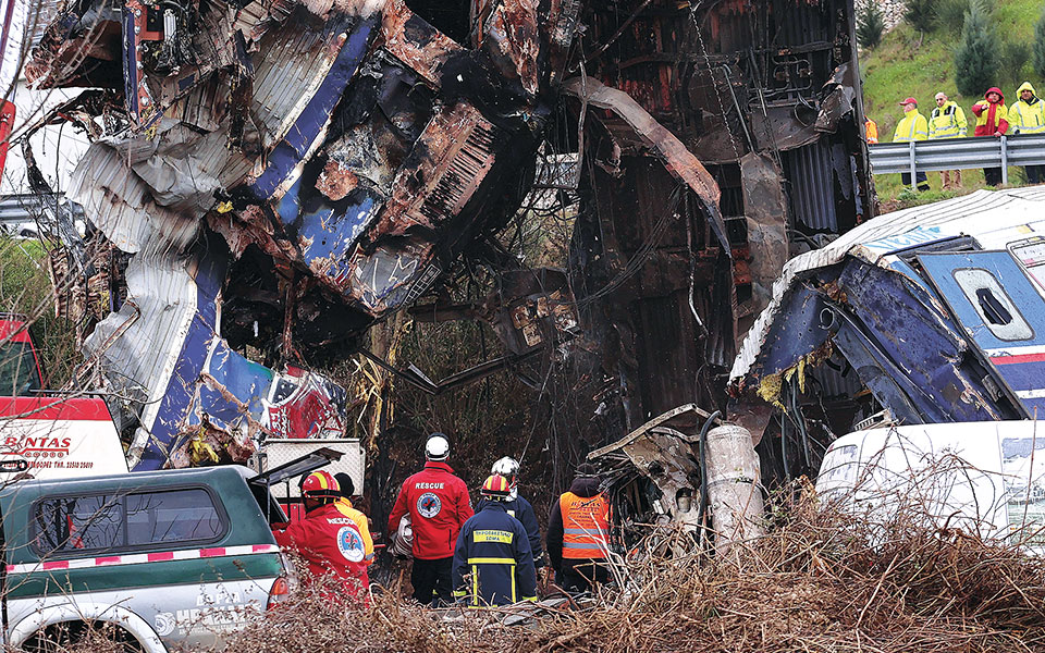 τραγωδία-στα-τέμπη-περιμένοντας-απαν-562304113