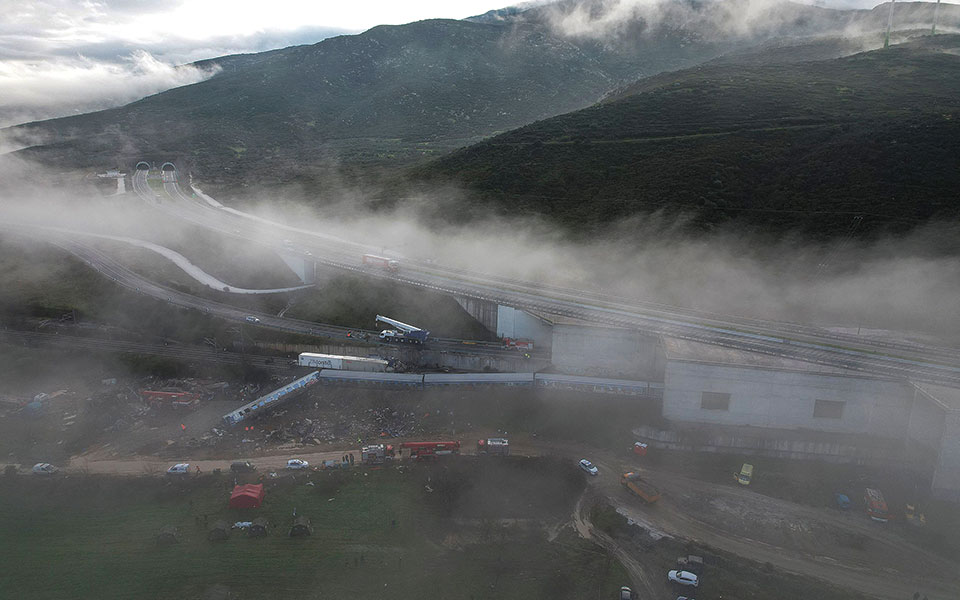 τραγωδία-στα-τέμπη-τα-θανάσιμα-μυστι-562307053