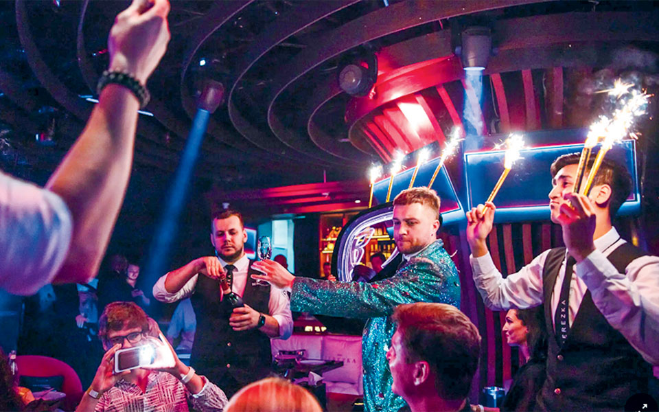 Πόλεμος στην Ουκρανία: Φιλόξενο το Ντουμπάι για τη ρωσική ελίτ-1