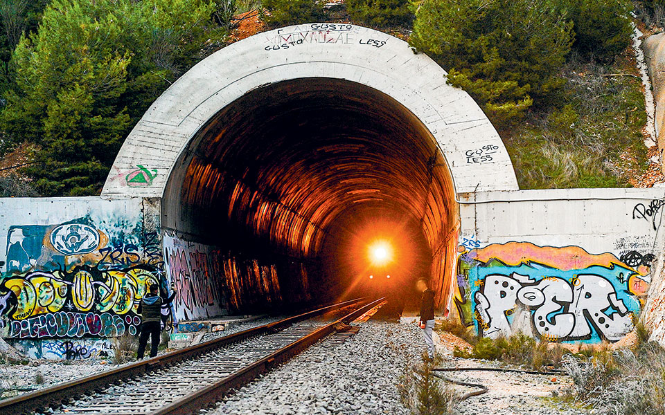 παγίδες-θανάτου-στο-σιδηροδρομικό-δί-562322002