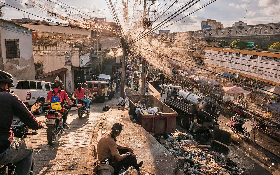 καράκας-δρόμοι-με-ferrari-και-πεινασμένα-παι-562333750