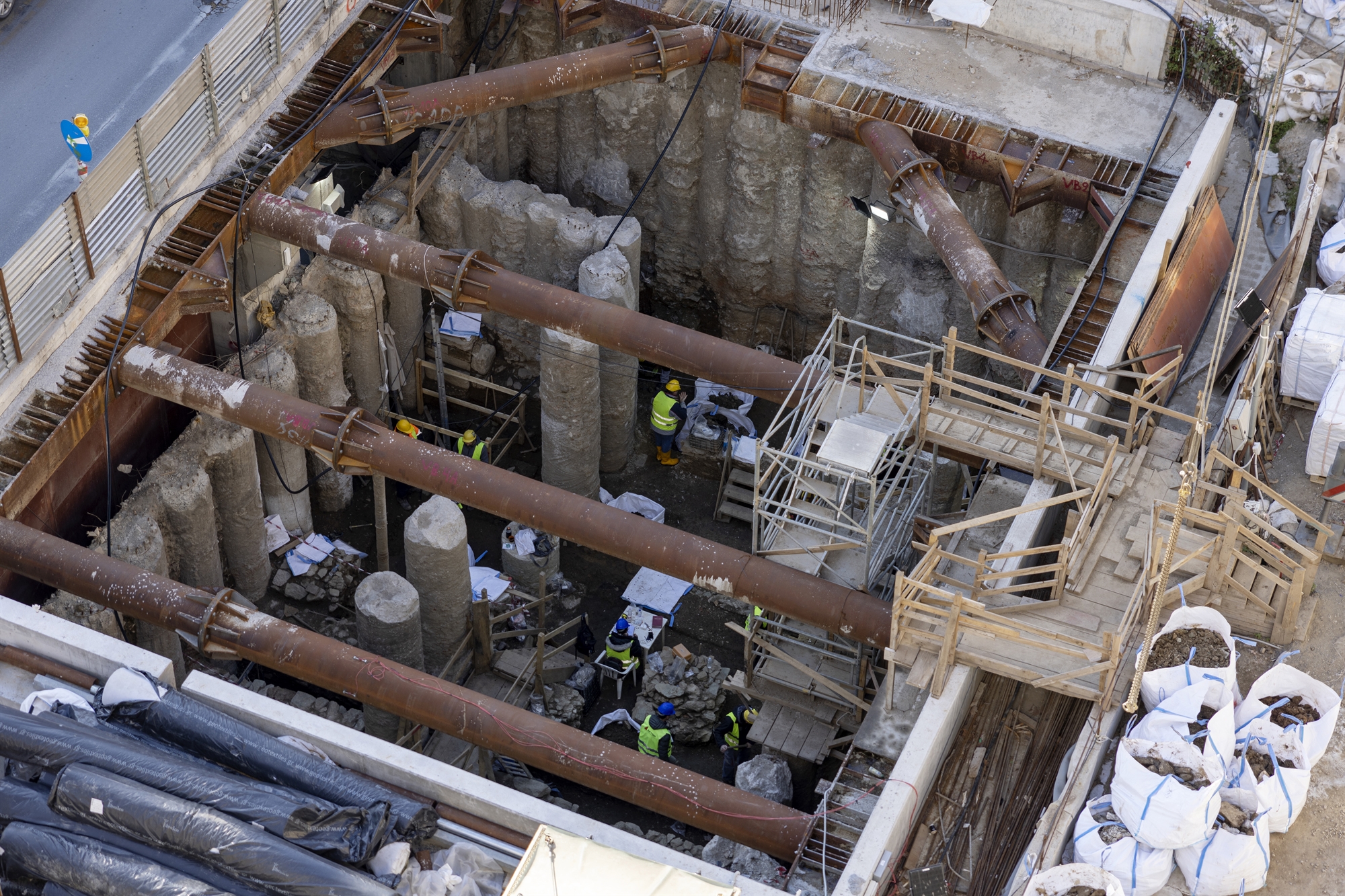 Μετρό Θεσσαλονίκης: Τα αρχαία της Βενιζέλου επιστρέφουν στη θέση τους-2