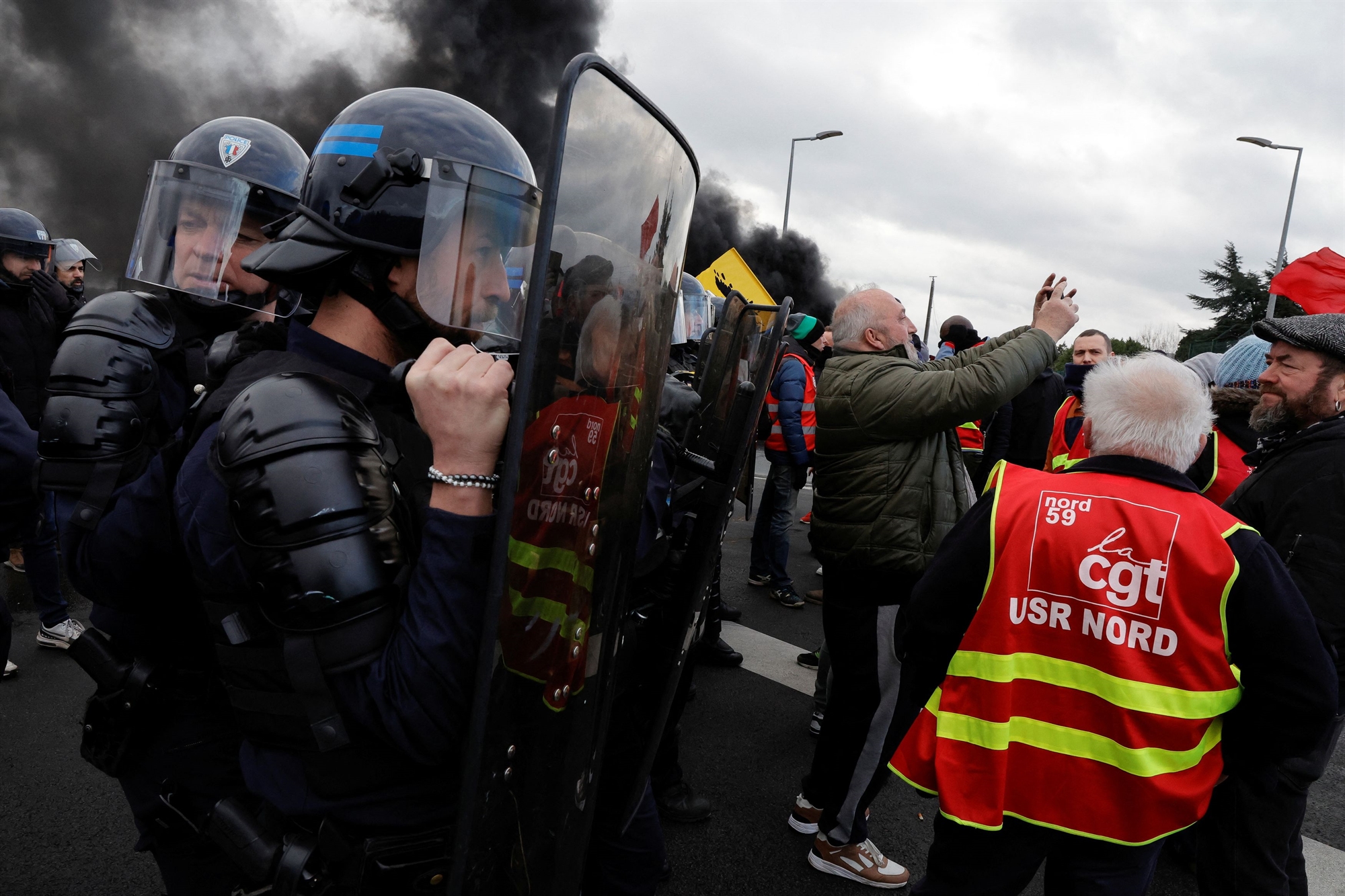 γαλλία-ωρα-μηδέν-για-το-συνταξιοδοτ-562323472