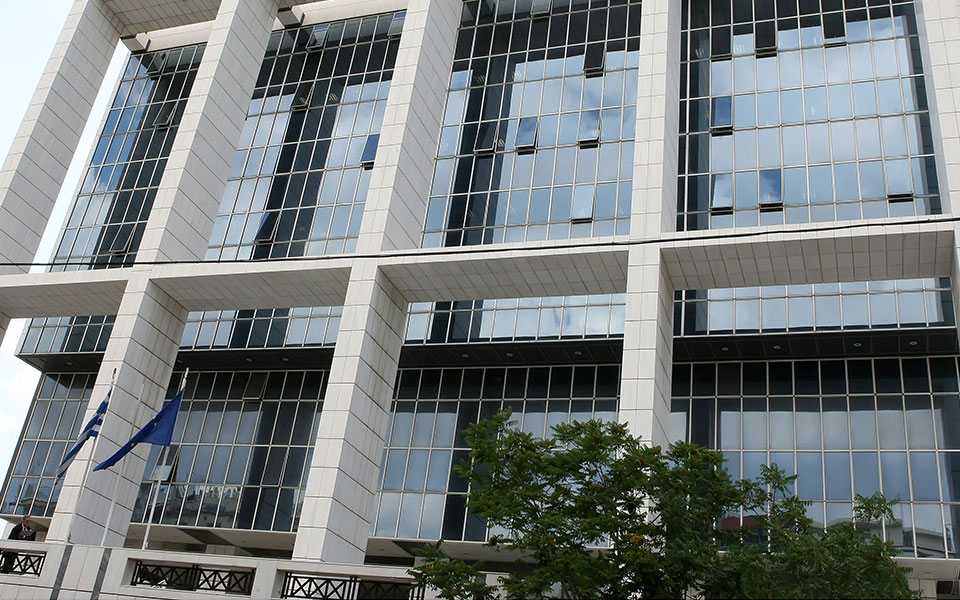 επίθεση-με-μαχαίρι-έξω-από-το-εφετείο-α-562334101