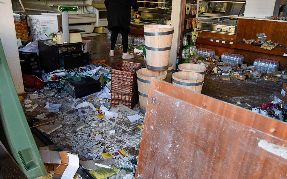 νέα-ερυθραία-έκρηξη-σε-κατάστημα-τα-ξη-562322083