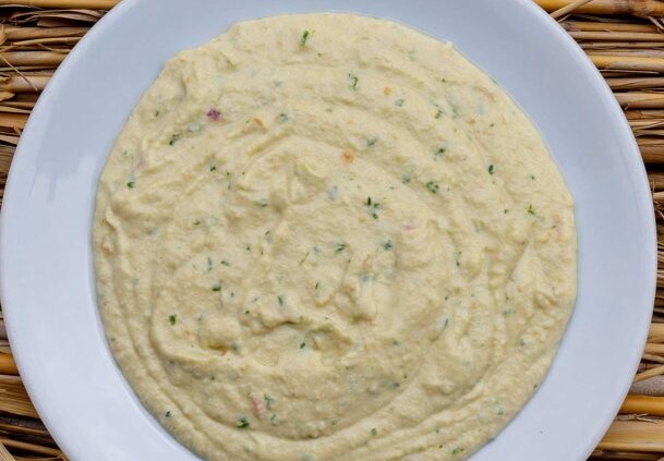 ελαφριά-ταραμοσαλάτα-με-ψωμί-πατάτα-σ-562319716