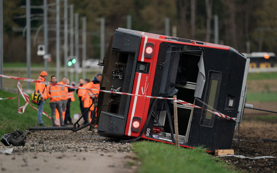 δυο-τρένα-στην-ελβετία-εκτροχιάστηκα-562349434