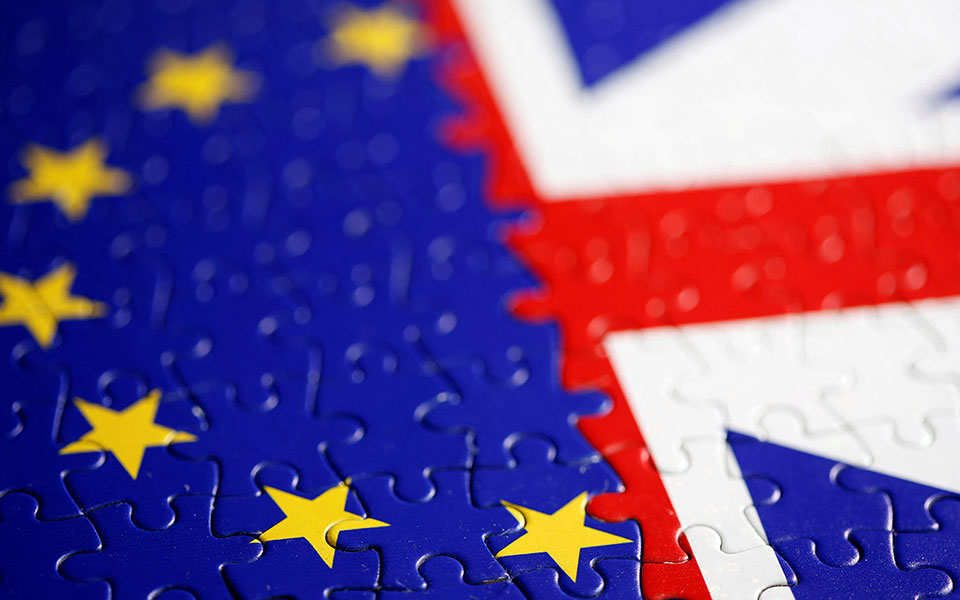 ε-ε-και-βρετανία-επιταχύνουν-προς-την-ε-562341109
