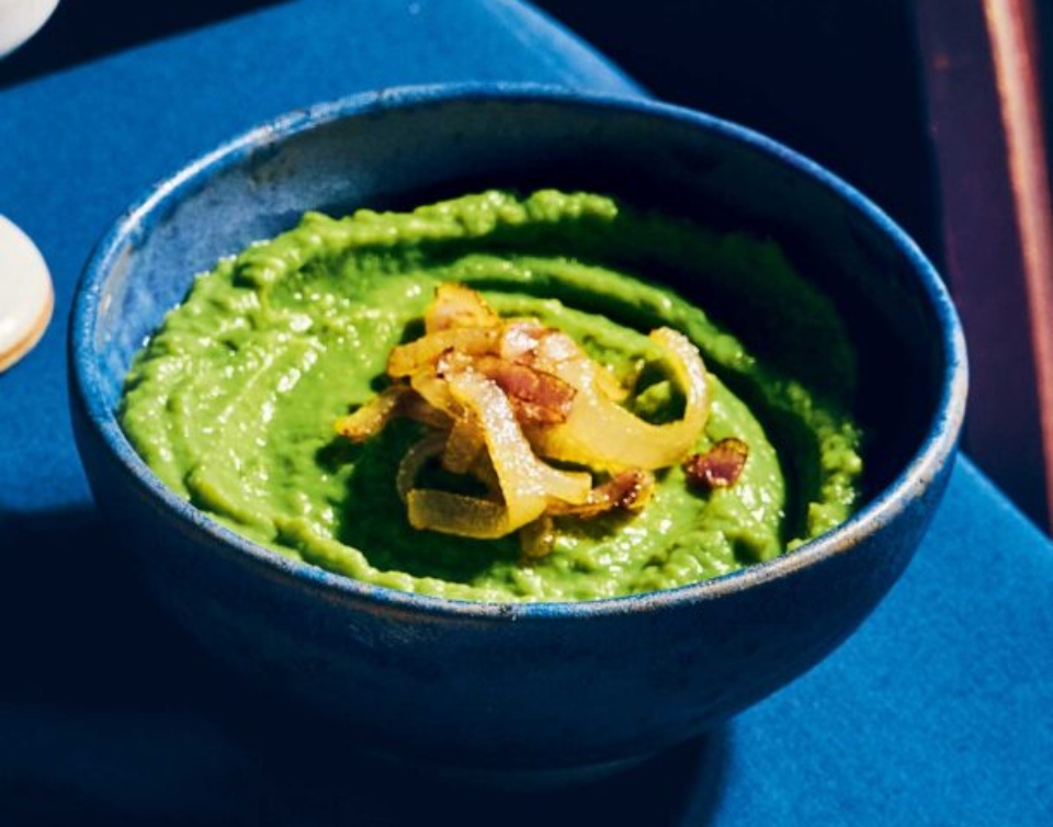 φάβα-από-μπιζέλια-562344670