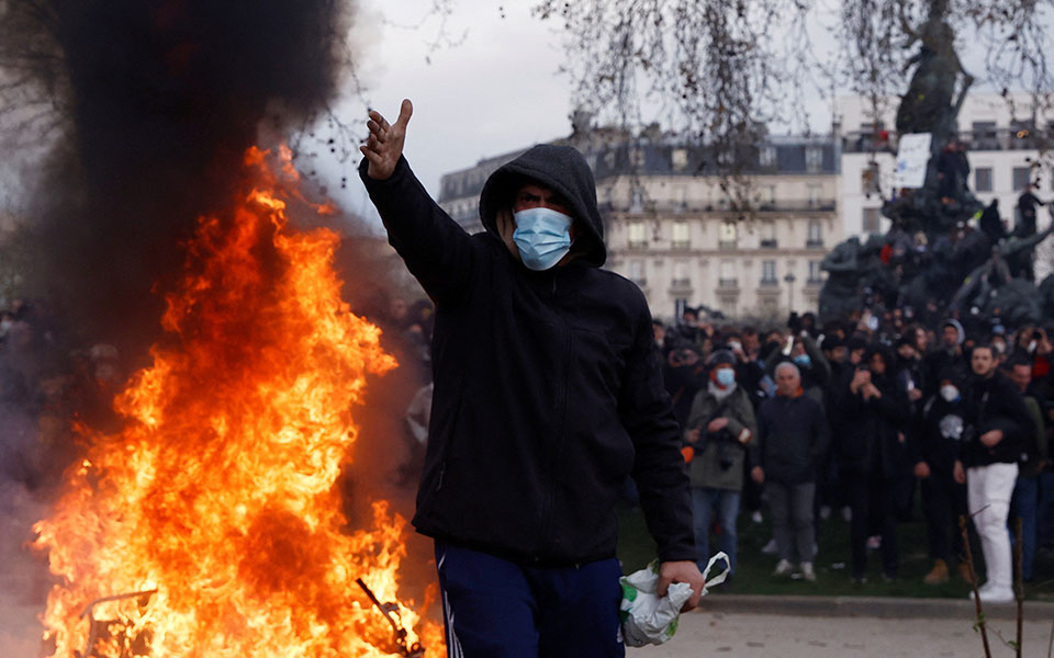 «Η Γαλλία είναι θυμωμένη» – Νέος κύκλος διαδηλώσεων και επεισοδίων-1