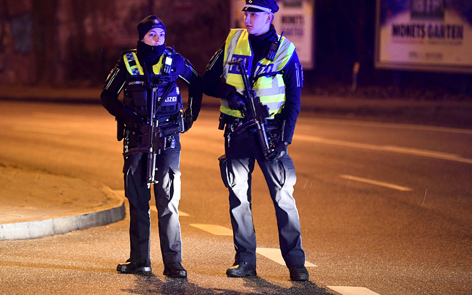 Γερμανία: Λουτρό αίματος σε εκκλησία των Μαρτύρων του Ιεχωβά στο Αμβούργο-2