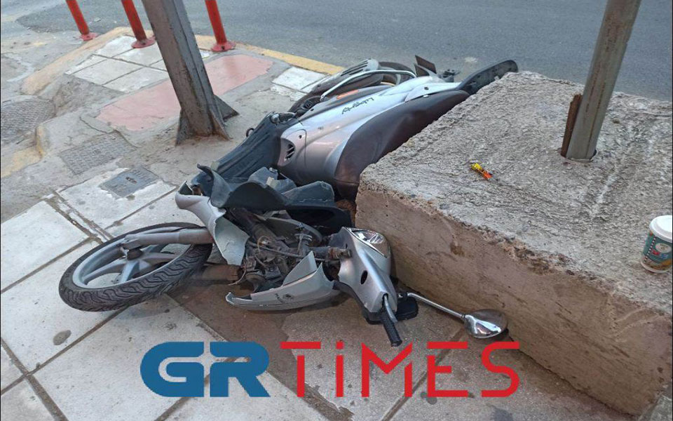 Θεσσαλονίκη: Σύγκρουση λεωφορείου του ΟΑΣΘ με δίκυκλο – Δύο τραυματίες-1