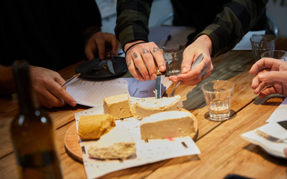 6-αγνοί-χειροποίητοι-χαλβάδες-μικρών-π-562329286