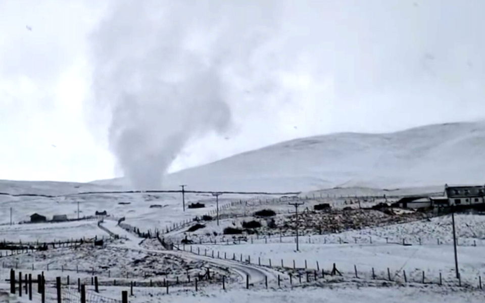 σπάνιος-χιονοστρόβιλος-στο-ηνωμένο-β-562314682