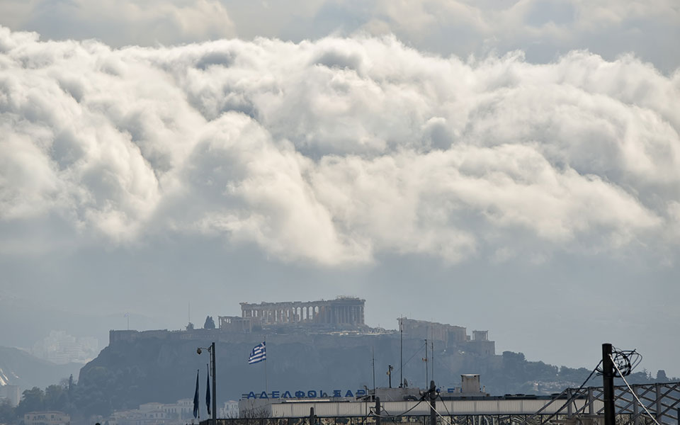 καιρός-γενικά-αίθριος-με-πτώση-της-θερ-562320148