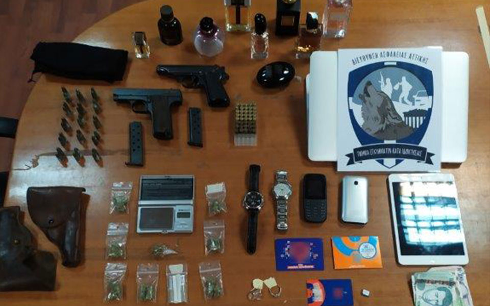 χειροπέδες-σε-43χρονο-για-διάρρηξη-διαμ-562326826