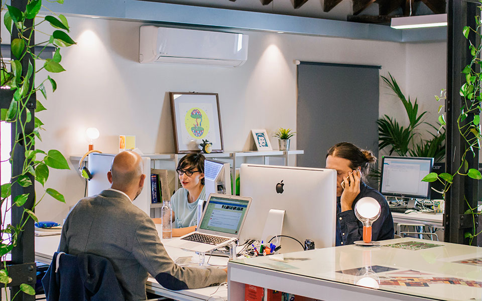 πρωταθλητές-οι-ελληνες-σε-ώρες-εργα-562347610