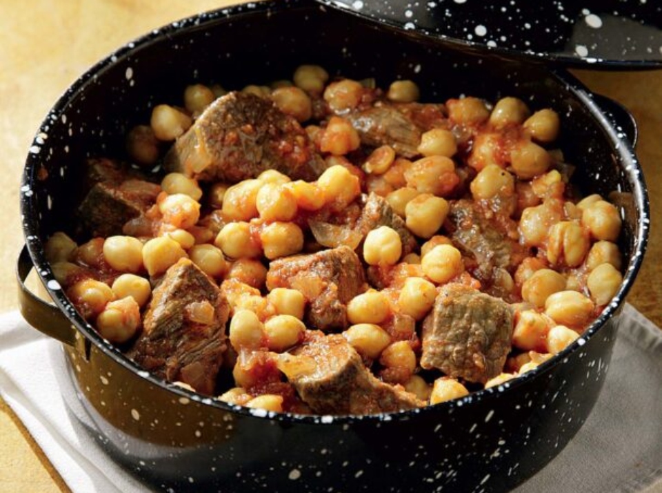 kρέας-στον-φούρνο-με-ρεβύθια-562348492