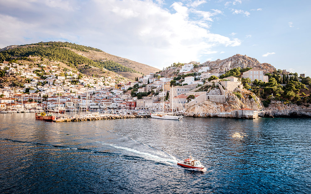 το-πάσχα-στην-υδρα-έχει-ιδιαίτερο-χαρα-562342825