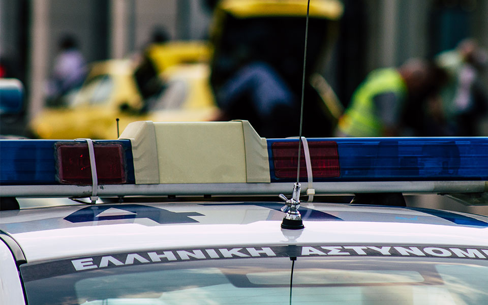 ηλιούπολη-χειροπέδες-σε-δύο-17χρονους-γ-562322614