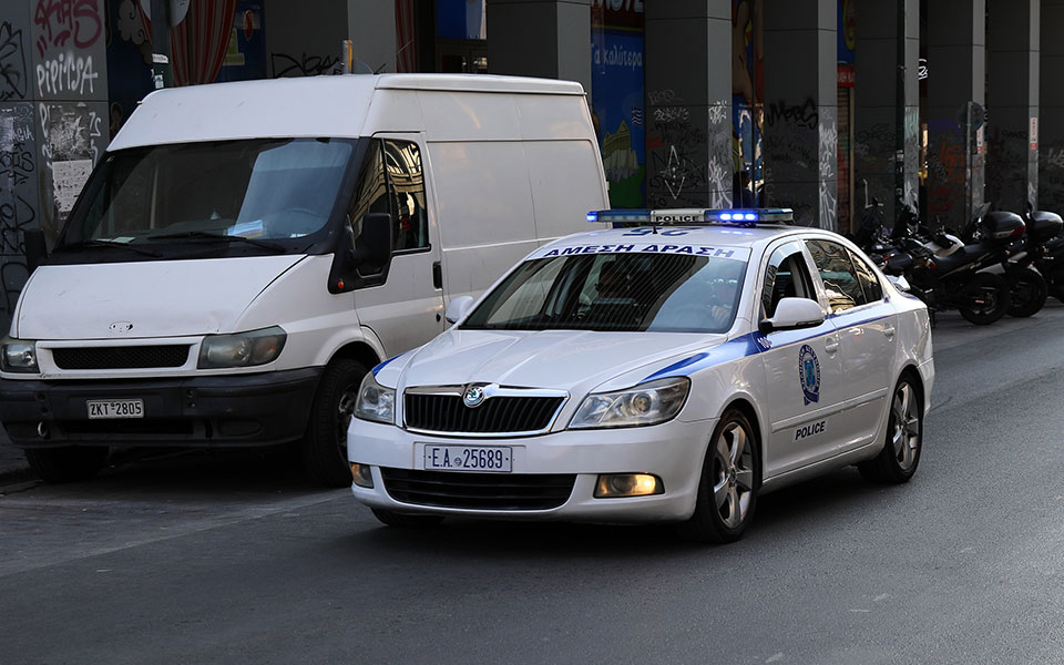 έκρηξη-εμπρηστικού-μηχανισμού-σε-αυλ-562335853