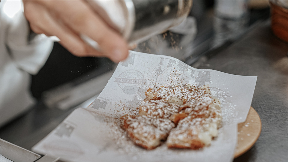 μπουγάτσα-με-κρέμα-και-κριτσανιστό-χε-562325083