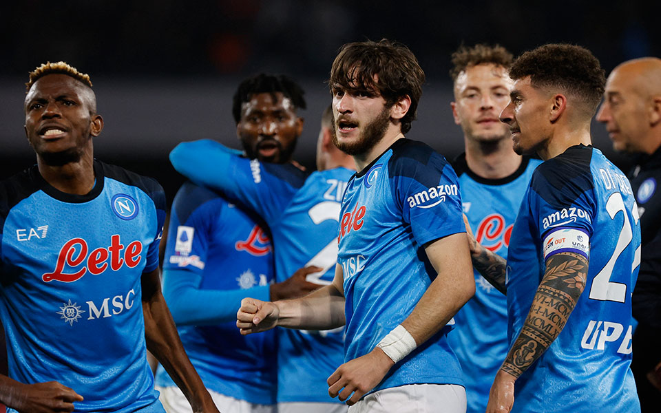 νάπολι-μέρες-μαραντόνα-με-μαέστρο-τ-562319605