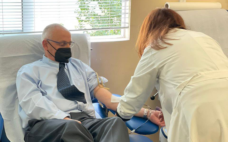 τέμπη-ο-πρέσβης-του-ισραήλ-έδωσε-αίμα-γ-562302811