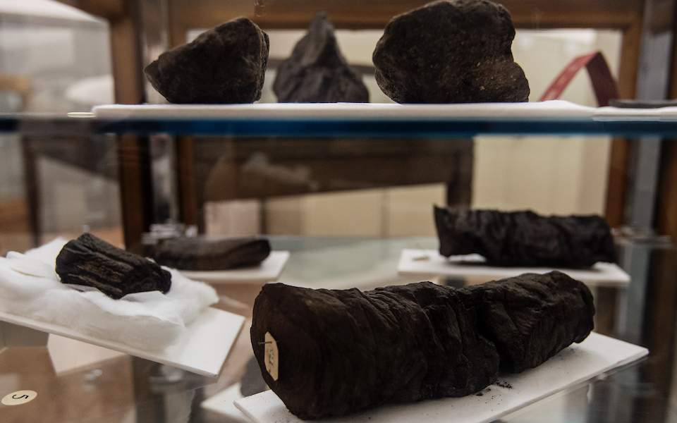 οι-αρχαίοι-πάπυροι-του-ερκουλάνεουμ-β-562331248