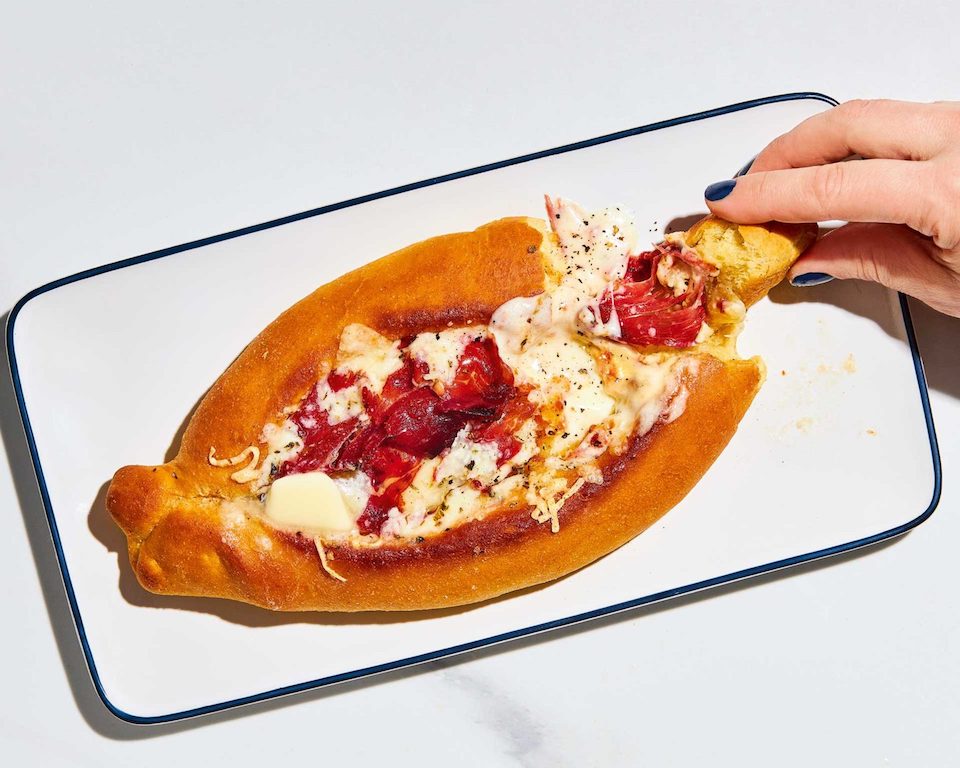 πεϊνιρλί-με-κασέρι-παστουρμά-και-αυγ-562310728