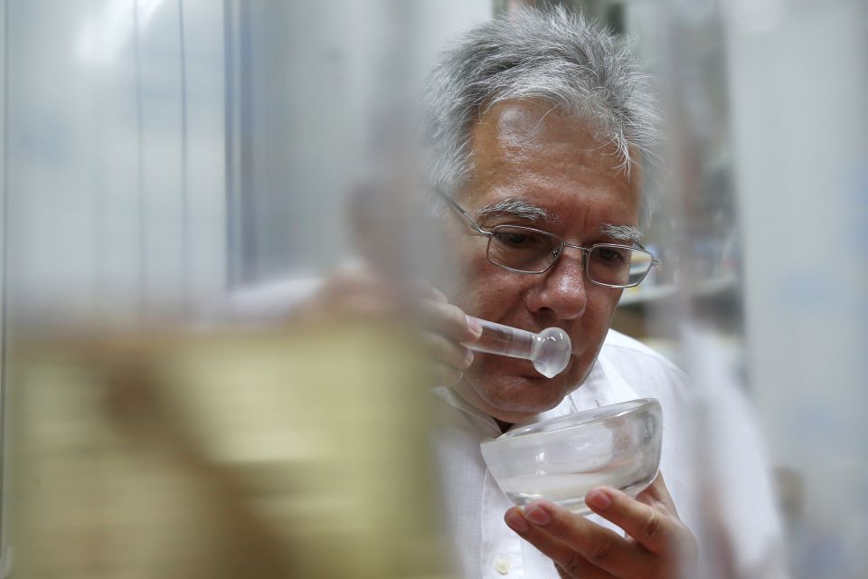 πώς-μύριζε-το-άρωμα-της-κλεοπάτρας-επι-562341952