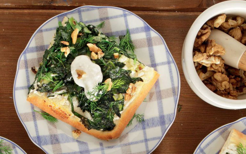 πίτσα-με-σπανάκι-καρύδια-και-τσαλαφού-562320196