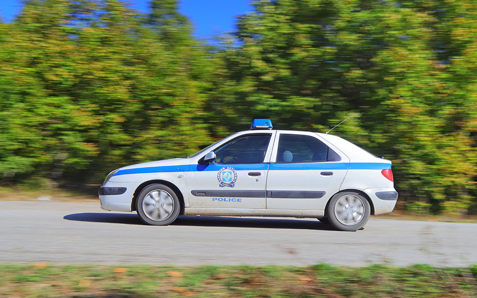 χειροπέδες-σε-προπονητή-για-γενετήσι-562334008