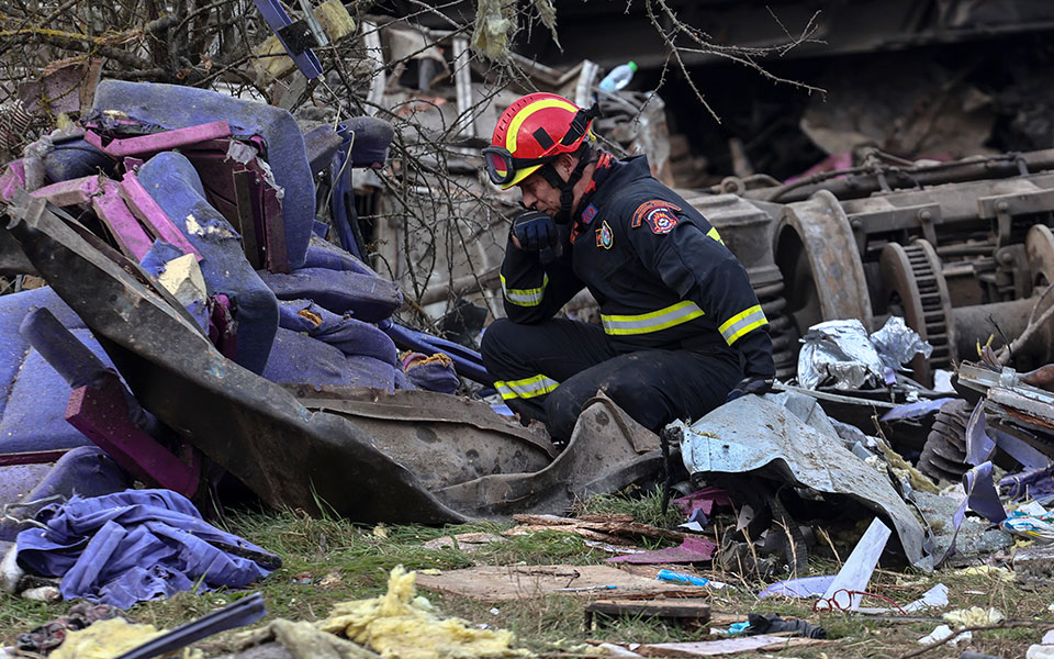 δήμος-αθηναίων-πολίτες-σπεύδουν-να-δώ-562301287