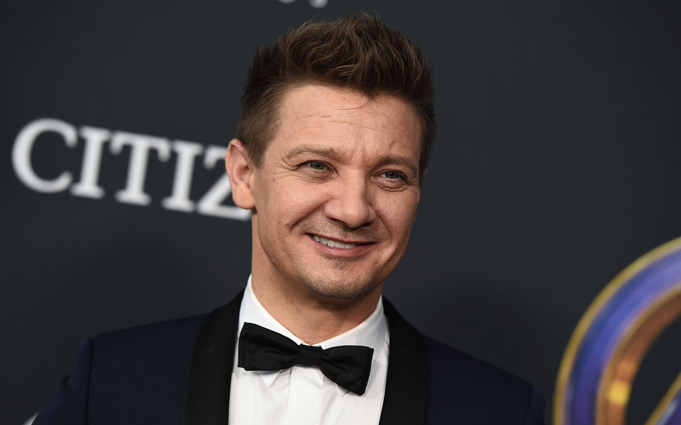 ο-τζέρεμι-ρένερ-περπατά-ξανά-σχεδόν-τρ-562341556