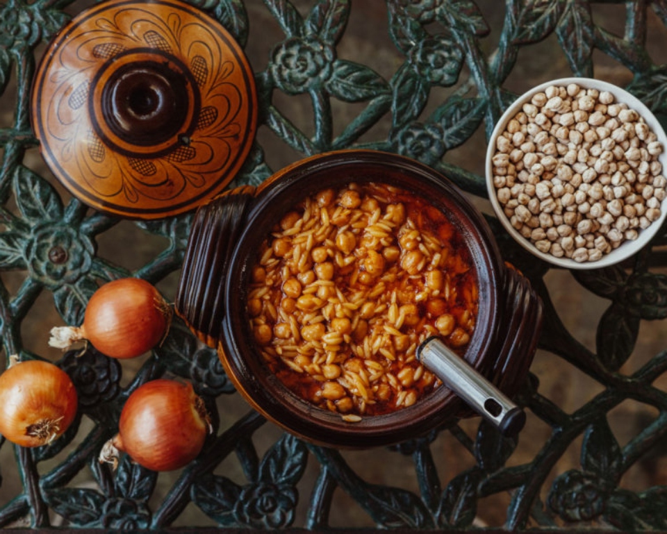 ρεβύθια-με-μανέστρα-562322362