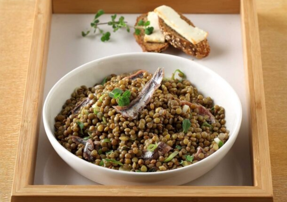 σαλάτα-με-πράσινες-φακές-αντζούγιες-κ-562308067