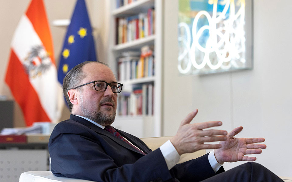 ε-ε-δεν-είμαστε-αφελείς-σε-ότι-αφορά-562334164