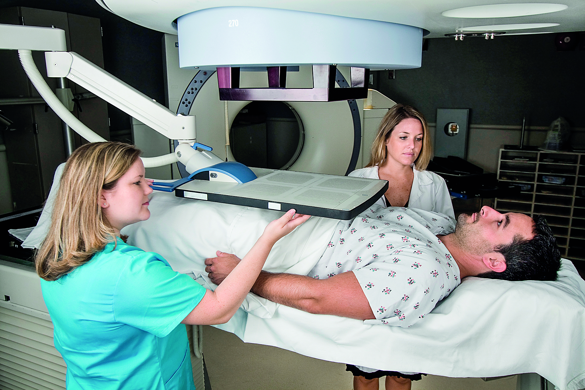 ποιος-χρειάζεται-ορμονοθεραπεία-για-562345150