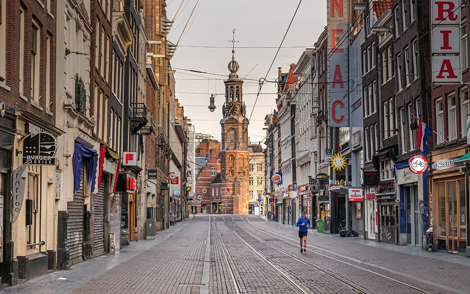 Το Άμστερνταμ θέλει να γκρεμίσει την εικόνα που έχτισε – Τι λένε στην «Κ» δήμος, κάτοικοι και ειδικοί για τον «ενοχλητικό» τουρισμό-1