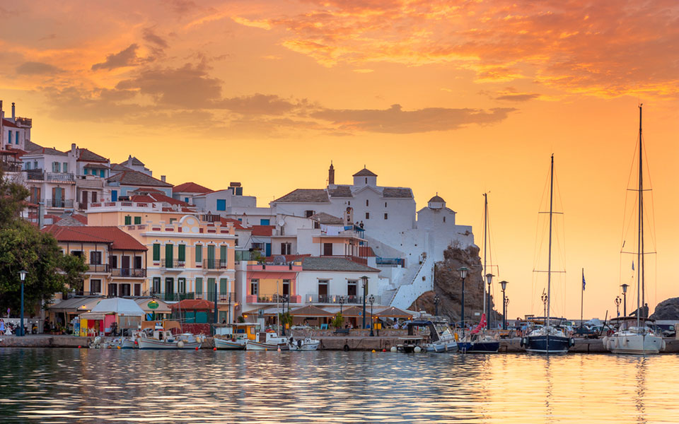 Mirror: Η Σκόπελος στις 10 πιο εμβληματικές κινηματογραφικές τοποθεσίες του κόσμου-1